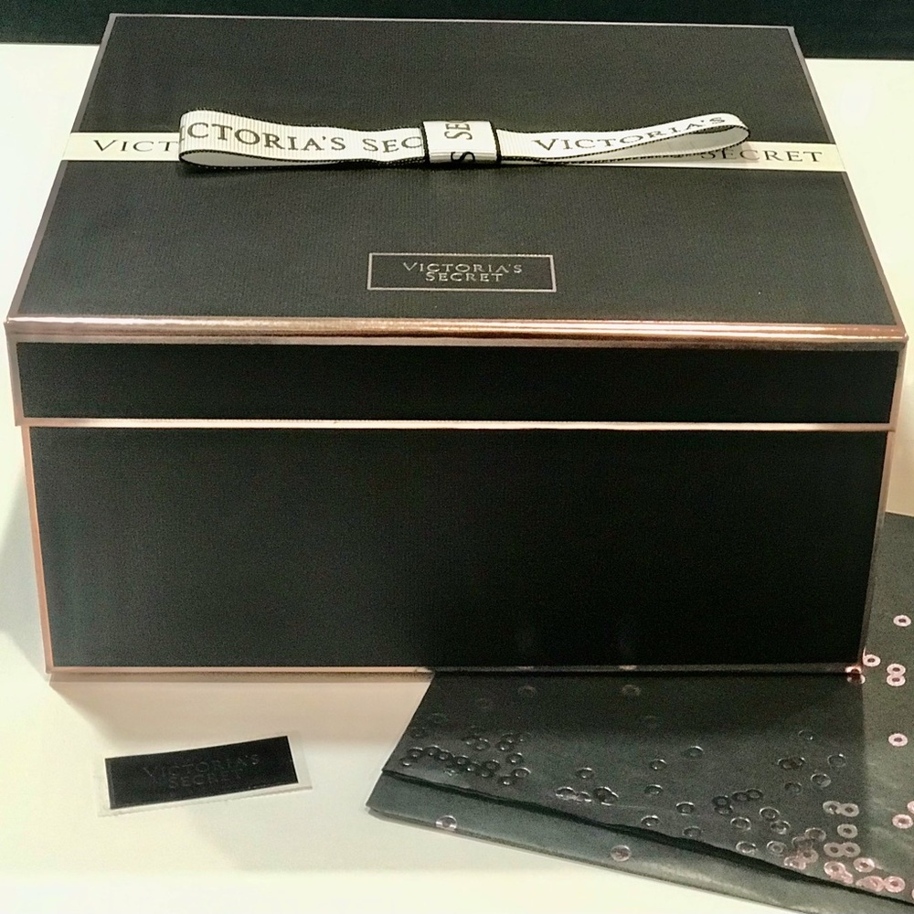 Victoria's Secret Magnetic Closure Gift Box, Black & Gold+Tissues+Sticker
